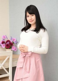 優梨まいな